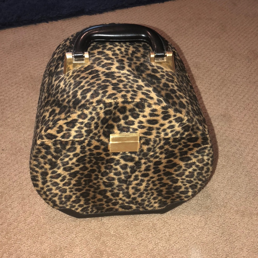 Fun fax Leopard print makeup case!